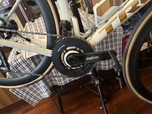 Click to view full screen 24 AXLE CARBON CRANKSET photo review